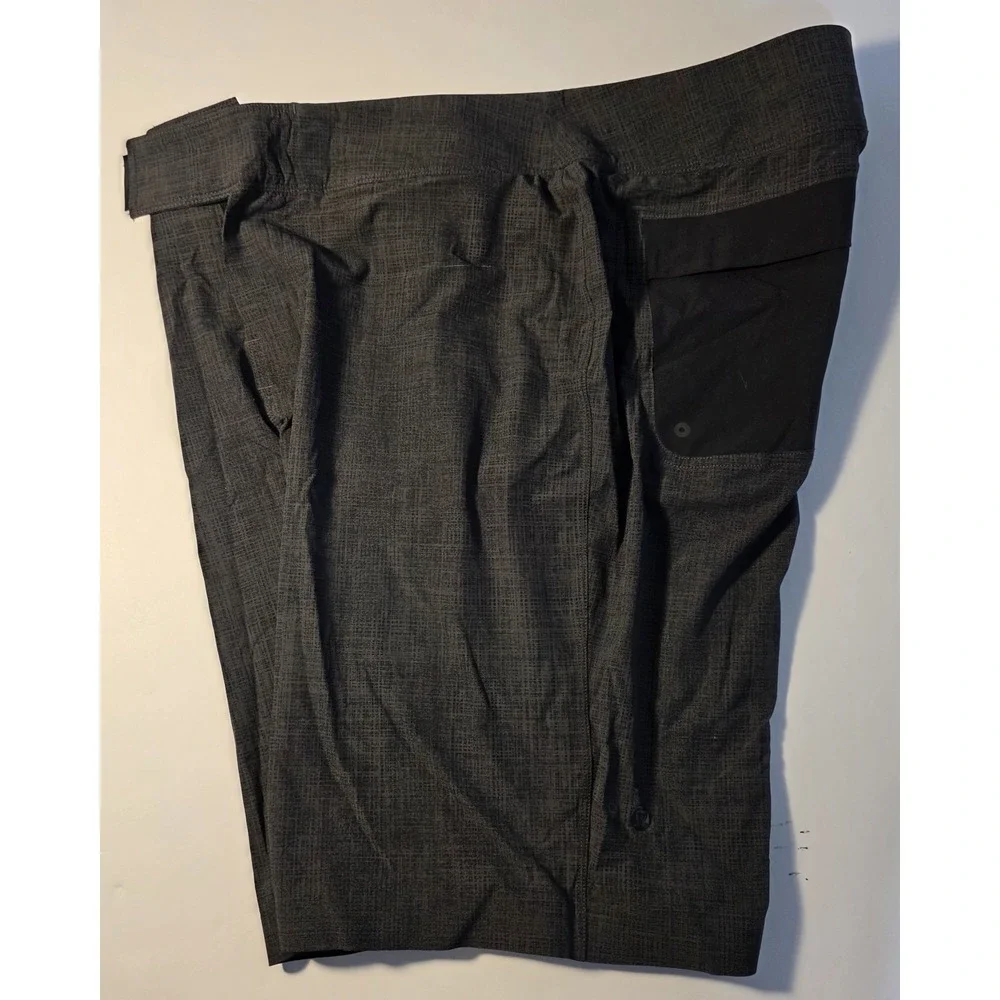 Lululemon Mens‎ Size 34 Gray Shorts